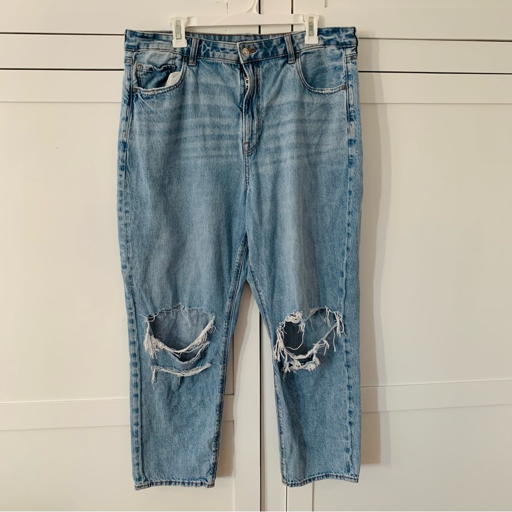 American Eagle Mom Straight Distressed Jeans Size 18